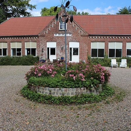 Апартаменты Sir Gamle Skole Хольстебро Экстерьер фото