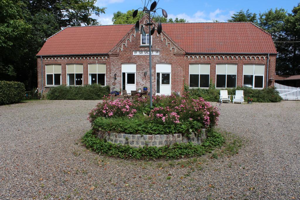 Апартаменты Sir Gamle Skole Хольстебро Экстерьер фото